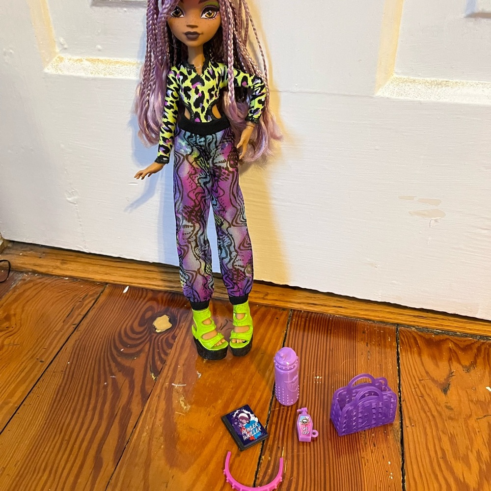 Beach Clawdeen Wolf G3 Monster High doll